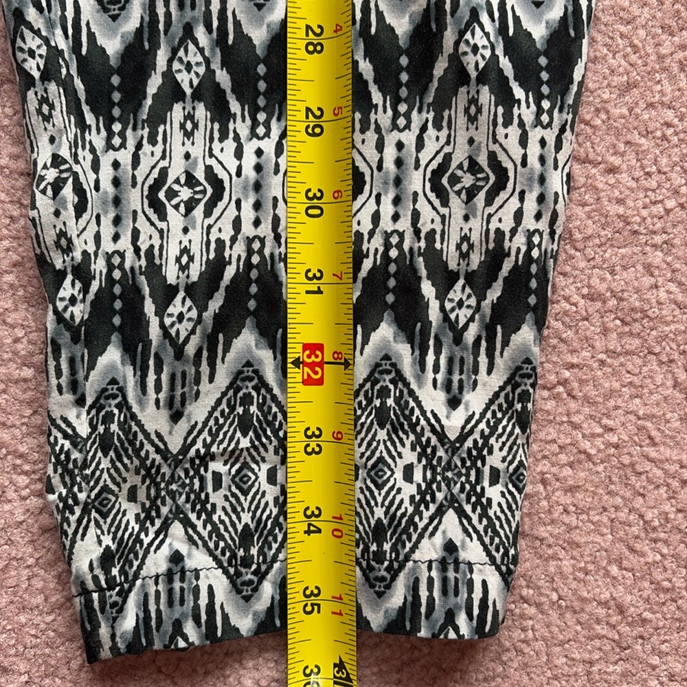 Black and White Flowy Pants Size Large - Picture 5 of 8